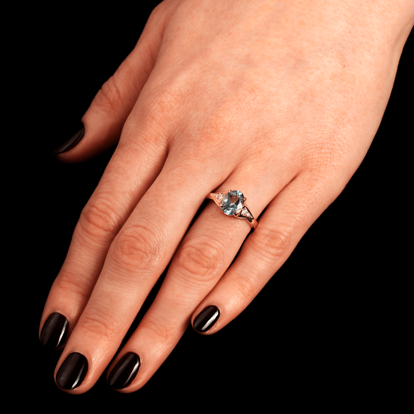 18ct Gold Oval Aquamarine and Diamond Ring