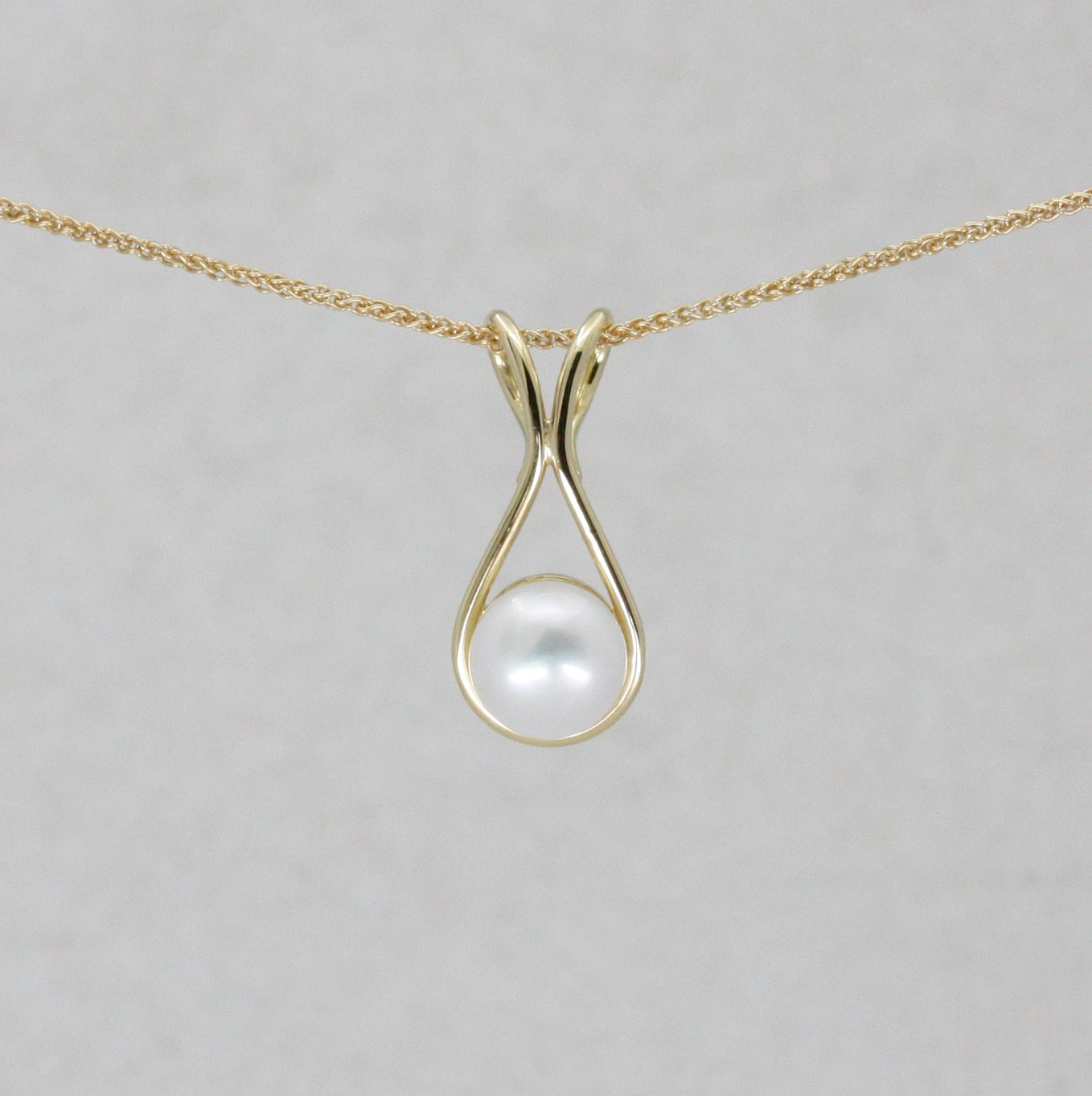 18ct Gold and Pearl “Flow” Pendant