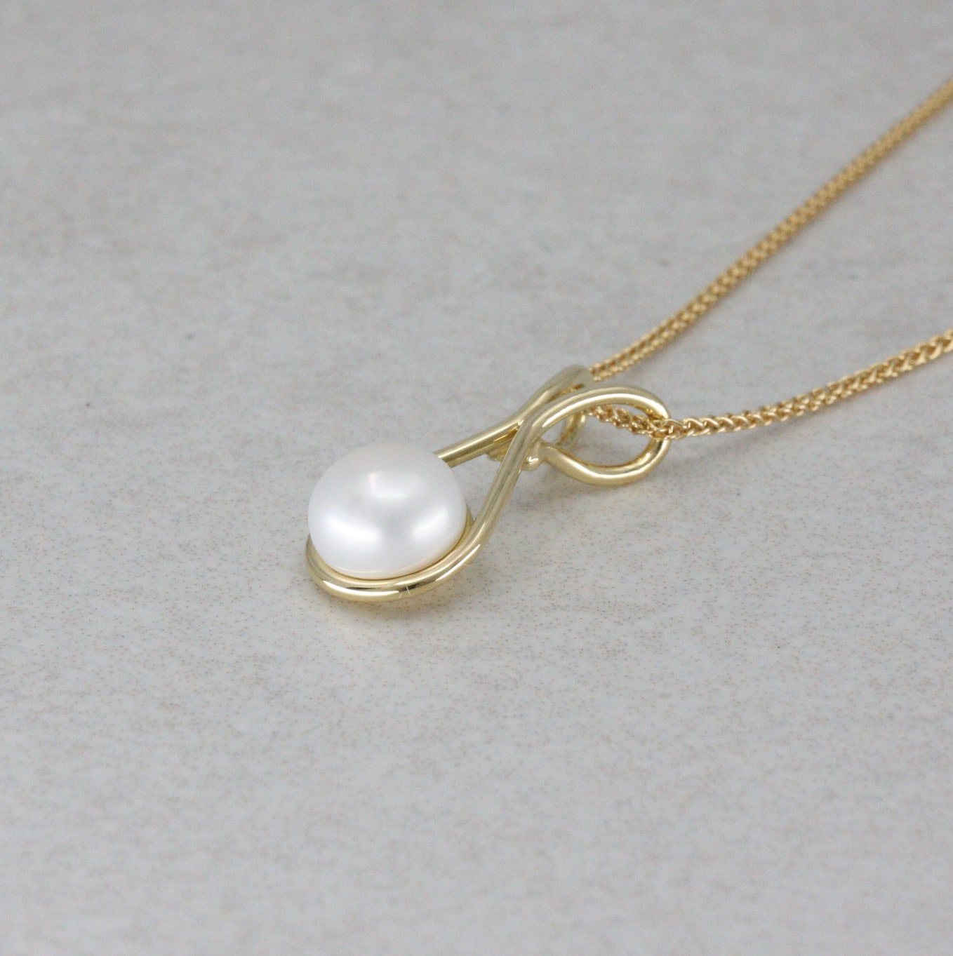 18ct Gold and Pearl “Flow” Pendant