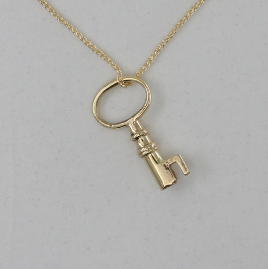 18ct Gold Key Pendant