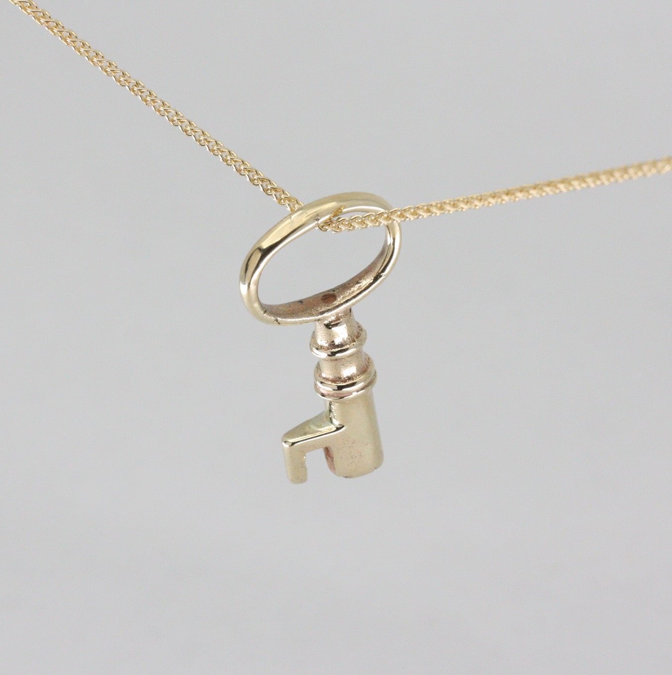 18ct Gold Key Pendant
