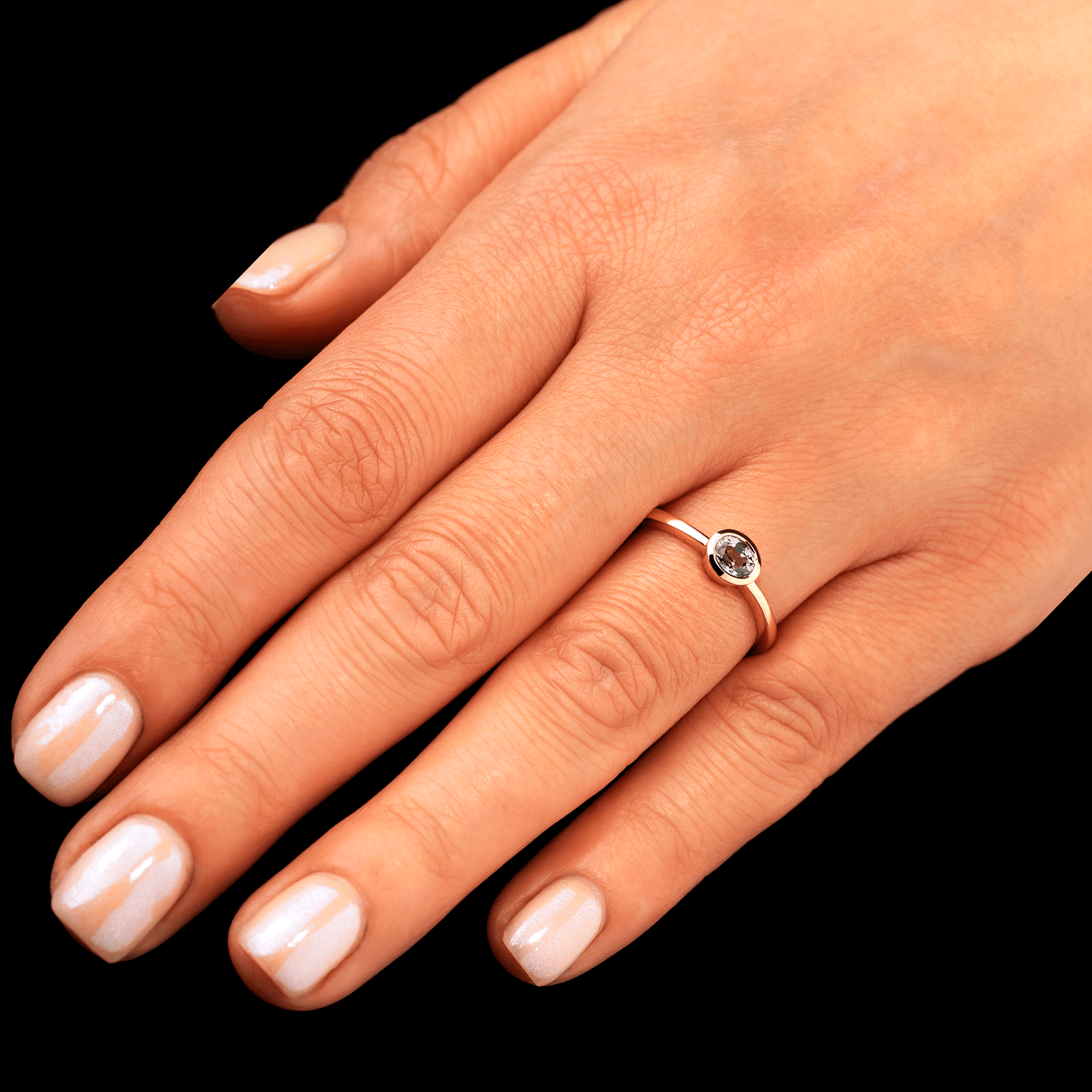 18ct Gold and Colour-Change Sapphire “Simple” Ring