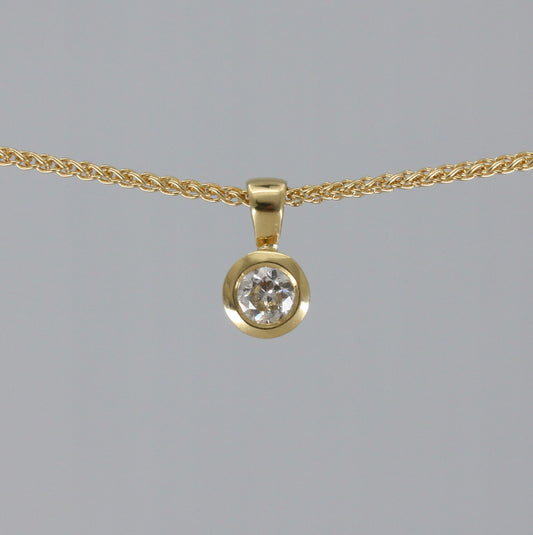 18ct Gold and Diamond “Simple” Pendant