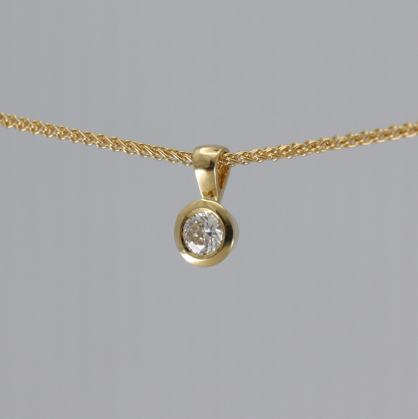 18ct Gold and Diamond “Simple” Pendant