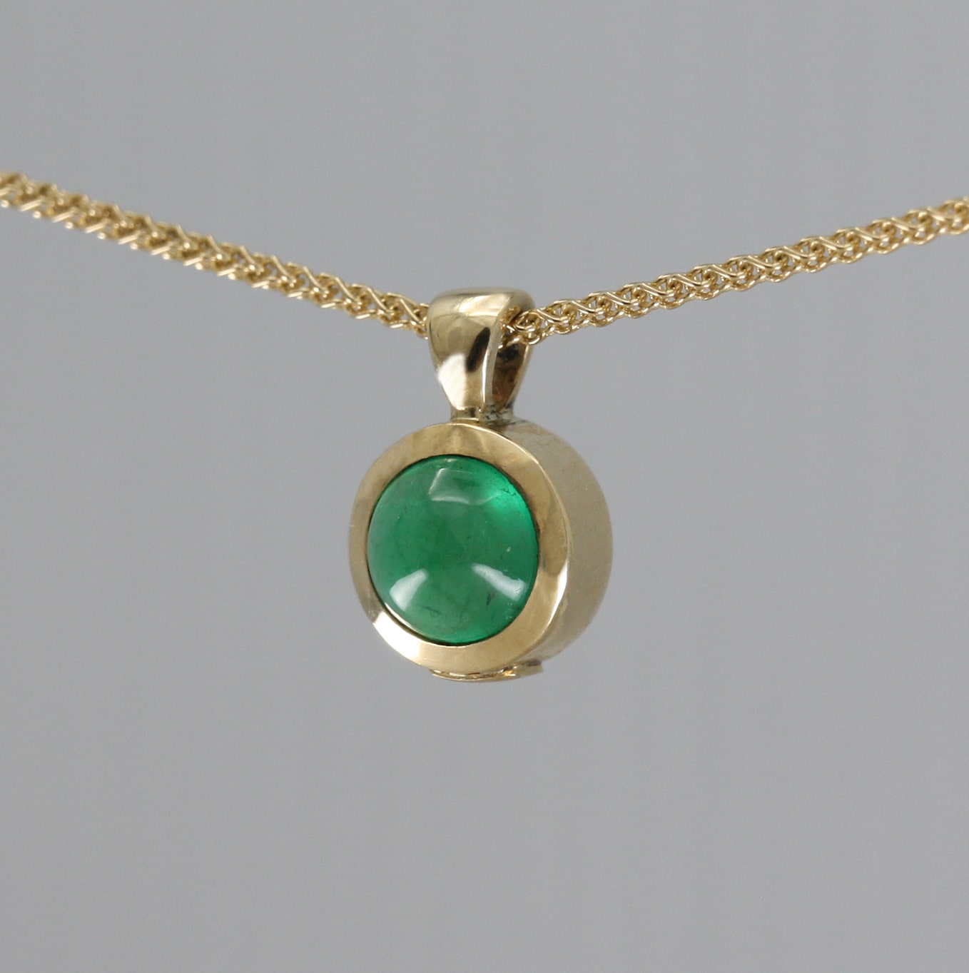 9ct Gold and Emerald “Simple” Pendant