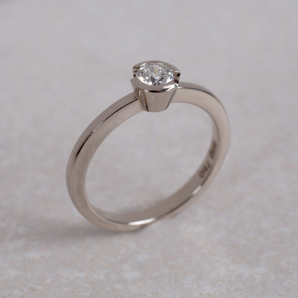 18 Carat white Gold Engagement Ring set with a .27ct Round Brilliant Cut Diamond